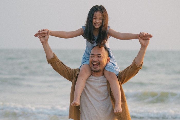 Phim Dân Chơi Không Sợ Con Rơi do Thu Trang sản xuất, Tiến Luật đóng chính.