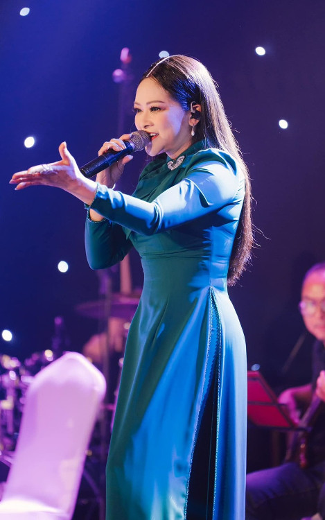 Như Quỳnh và Lệ Quyên lại hát cùng một ca khúc, dân mạng khen ai chê ai? Ảnh 1