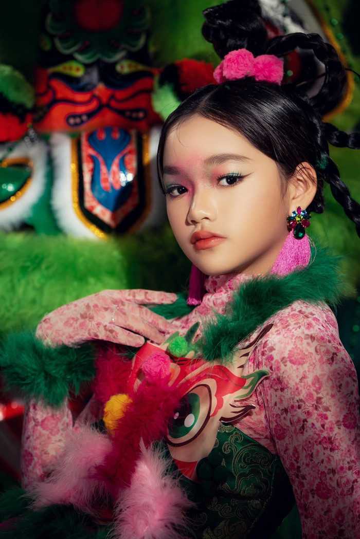 Mẫu nhí Jenny đảm nhận nhiều vai trò khác nhau. 