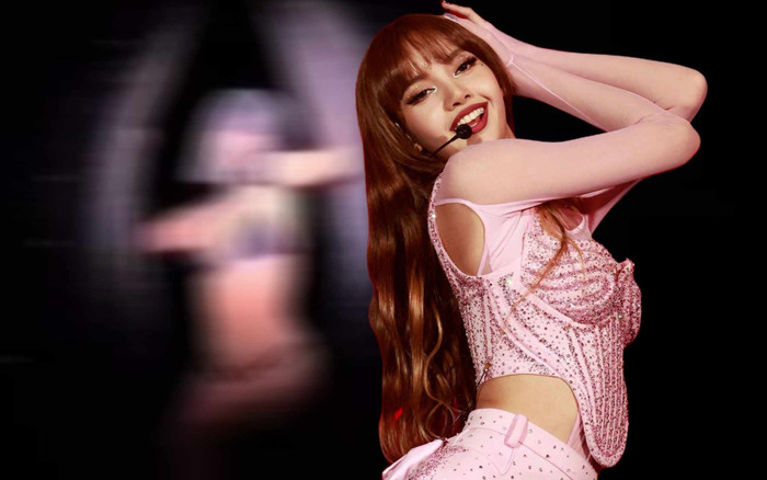 Rò rỉ hình ảnh Lisa trên sân khấu CLB thoát y, diện bikini không thể bé hơn Ảnh 2