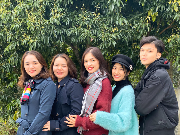 Hòa Minzy và các chị gái luôn quan tâm đến em trai út