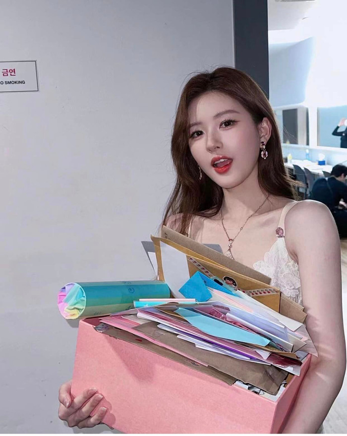 Triệu Lộ Tư bị ép ra khỏi đoàn phim, vị trí top tiểu hoa 95 gặp nguy hiểm Ảnh 1