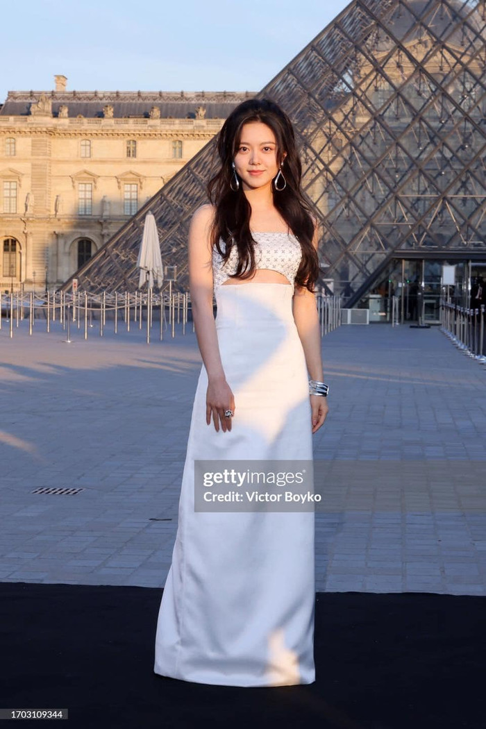 Sao nữ thảm họa hơn Triệu Lộ Tư, Ngu Thư Hân khiến fan cũng phải chê Ảnh 1