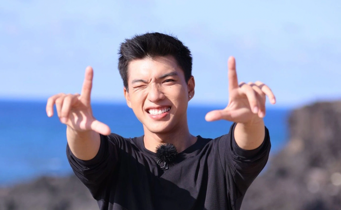 HIEUTHUHAI cũng gây ấn tượng với loạt hit đình đám. (Ảnh tổng hợp)