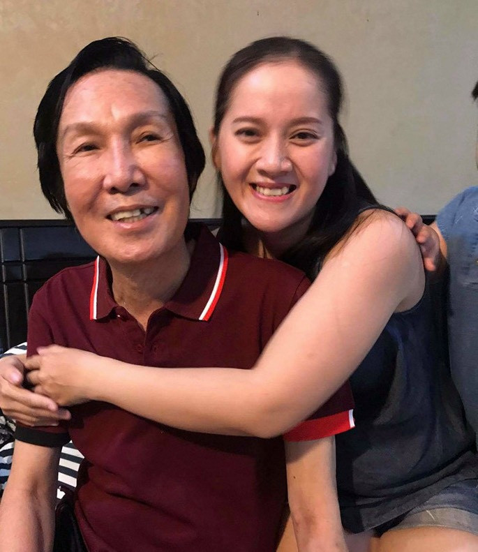  Hồng Loan đã lấy lại được cân bằng cuộc sống, song cô vẫn luôn lên tiếng trước những bình luận ảnh hưởng đến danh dự bản thân lẫn người ba quá cố đã gây dựng suốt hàng chục năm qua.