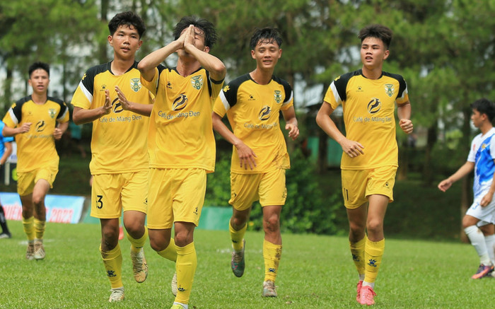 Hành động đẹp của cầu thủ Kon Tum FC ở vòng loại U21 Quốc gia 2023 Ảnh 2