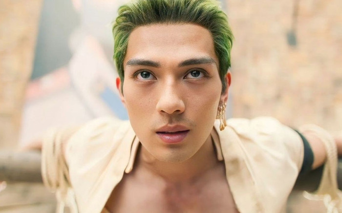 Hé lộ đời tư của mỹ nam hot nhất One Piece live-action đang gây sốt toàn cầu Ảnh 2