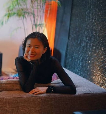 Nụ cười rạng rỡ, đầy sức sống chính là điểm mạnh giúp mỹ nhân 9X lấy lòng người hâm mộ.