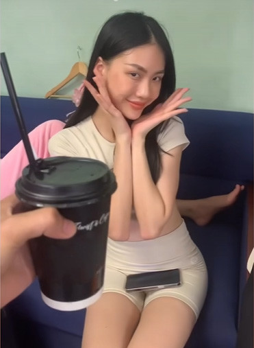 Bùi Quỳnh Hoa khi rũ bỏ lớp make-up vẫn ghi điểm với làn da mịn màng, ít khuyết điểm.