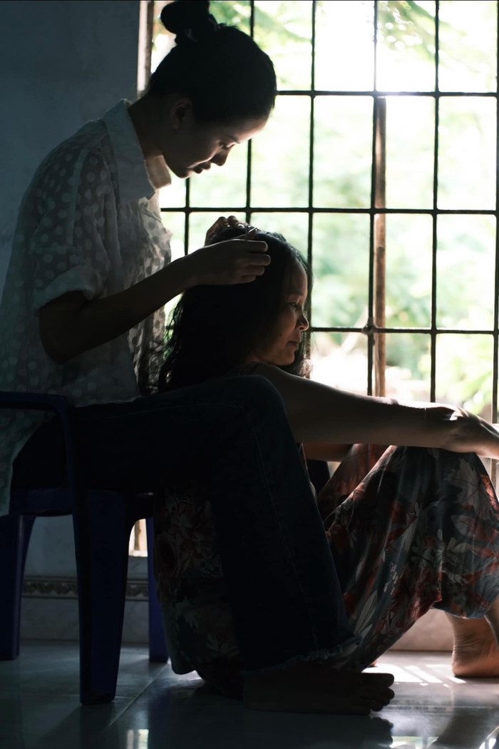 Hương Ly tâm sự mẹ từng ngăn cản cô đi thi Hoa hậu lần thứ 4, bà mong muốn con gái sống bình yên, và sớm ổn định gia đình