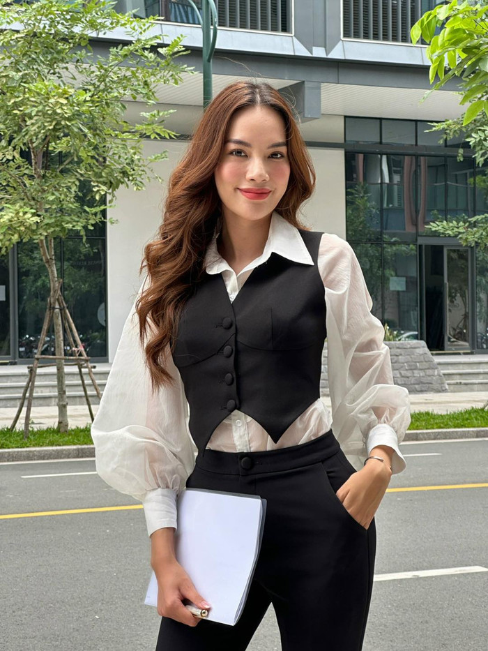 Trước khi chuẩn bị tham gia Miss Grand International, Lê Hoàng Phương vẫn tất bật giải quyết loạt công việc còn đang dang dở