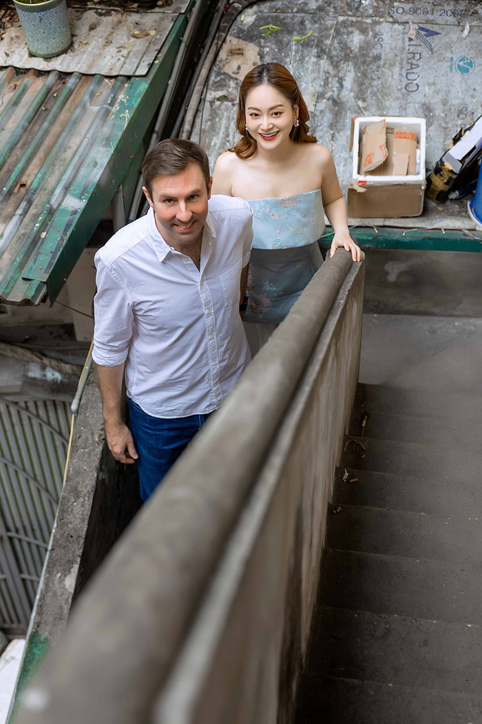 Cả hai có những khoảnh khắc ngọt ngào trên phố phường Hà Nội.