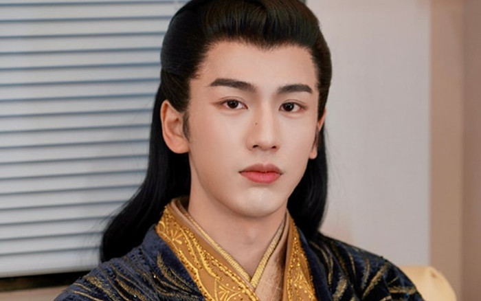 Bạn trai Bạch Lộc bị chê vì trang điểm đậm hơn cả bạn diễn trong Vân Chi Vũ Ảnh 2