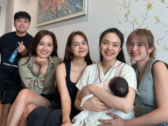 Hội bạn thân của Minh Hằng cũng có mặt để chúc mừng cô. (Ảnh: FBNV)