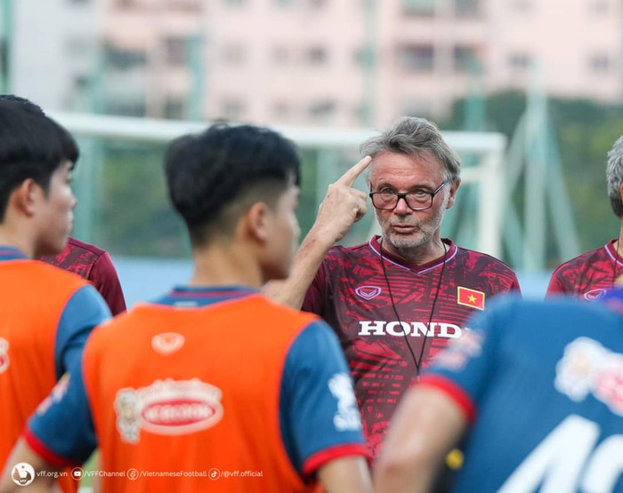 HLV Troussier: U23 Việt Nam đang số 1 ĐNÁ, tôi sẽ giúp vươn tầm châu lục Ảnh 1