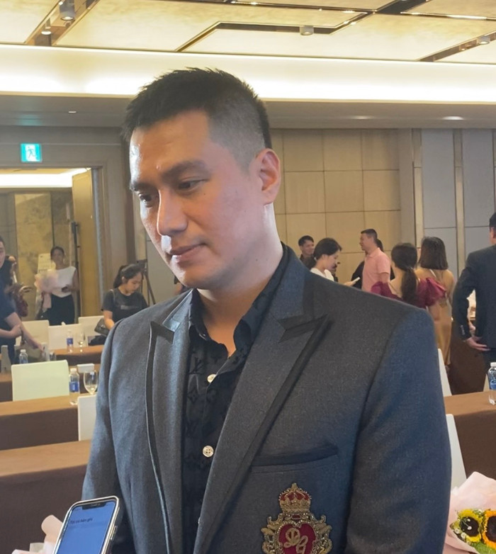 Việt Anh hiếm hoi chia sẻ về mối quan hệ ngoài đời với Quỳnh Nga.