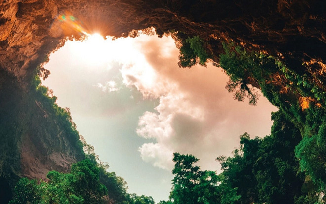 Hố sụt kỳ vĩ ở miền Bắc - nơi con người có thể 'rơi tự do dưới lòng đất' Ảnh 2