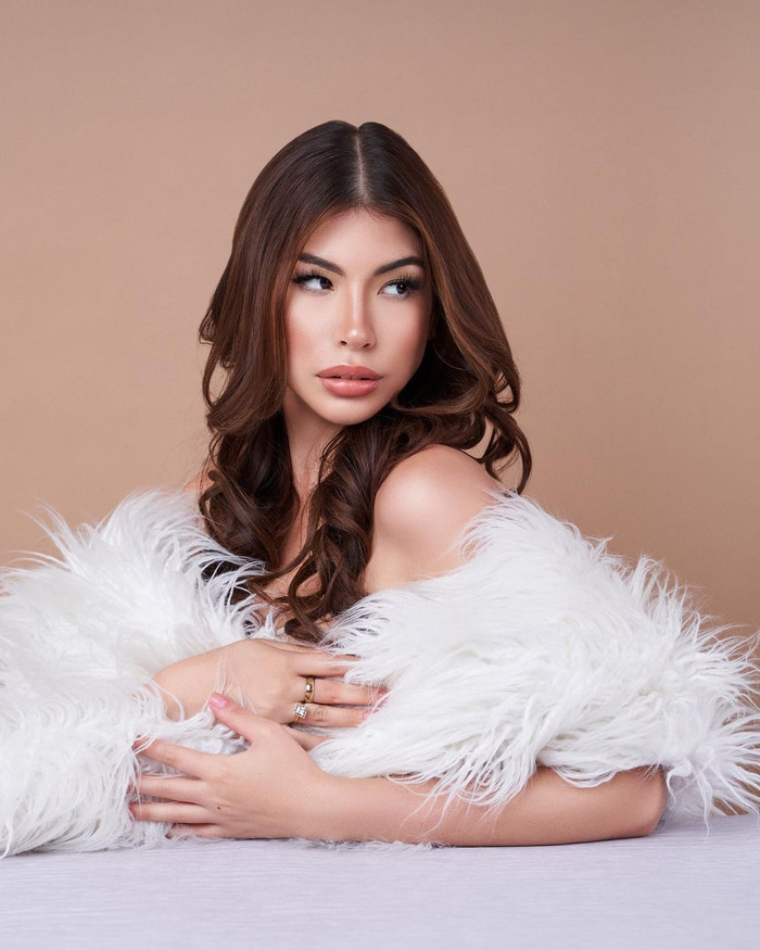 Thần thái sang chảnh cùng gương mặt sắc sảo Andrea Ojeda.&nbsp;