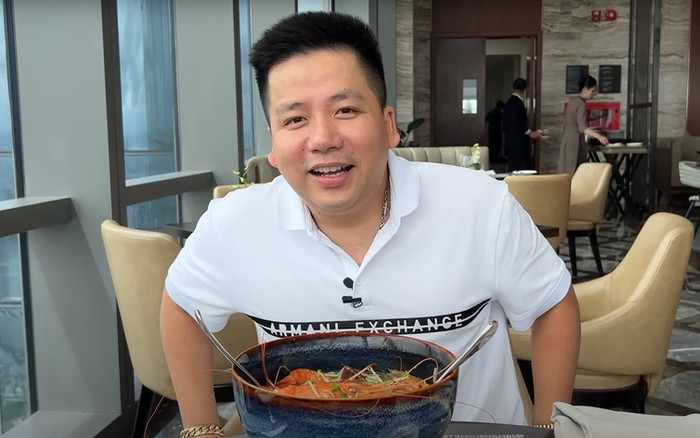 Khoa Pug đến Landmark 81 thưởng thức tô phở 1 triệu và có phản ứng bất ngờ Ảnh 2