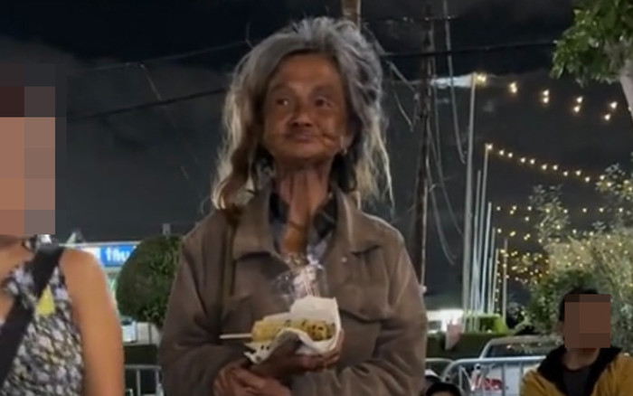 Hình ảnh ca sĩ Kim Ngân khiến khán giả cay mắt, xót xa cho huyền thoại một thời Ảnh 2