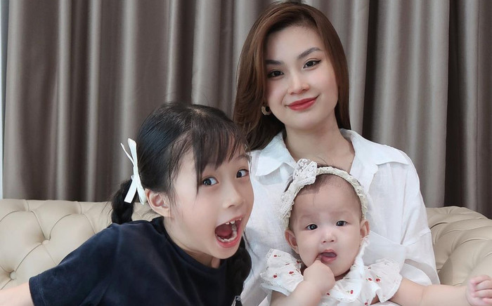 Á hậu Diễm Trang lần đầu khoe con gái thứ hai xinh như thiên thần Ảnh 2