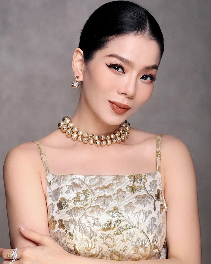 Lệ Quyên được biết là một trong những ca sĩ hạng A trong showbiz Việt. 