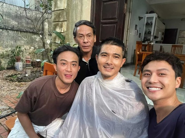  Gần hết phim, Gia Đình Mình Vui Bất Thình Lình lại lạm dụng tình huống rắc rối Ảnh 1