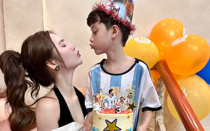 Huyền Lizzie tổ chức sinh nhật ấm áp cho quý tử, diện mạo nhóc tỳ gây chú ý Ảnh 2