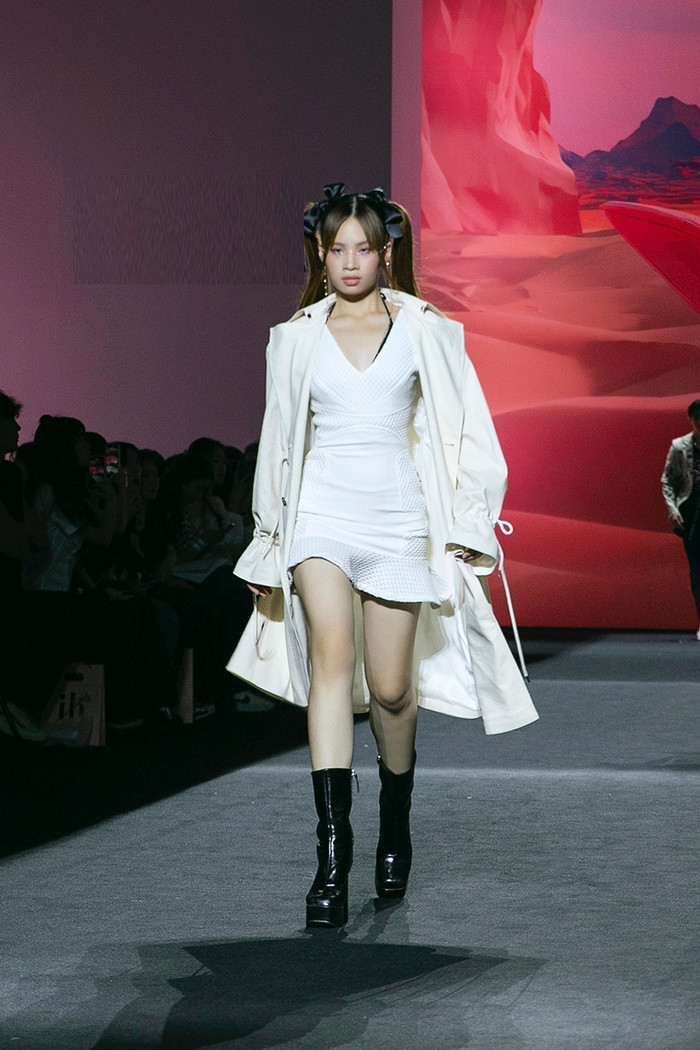 Hoa hậu Thanh Thủy, Bảo Hà được khen ngợi khi catwalk ở Hàn Quốc Ảnh 8