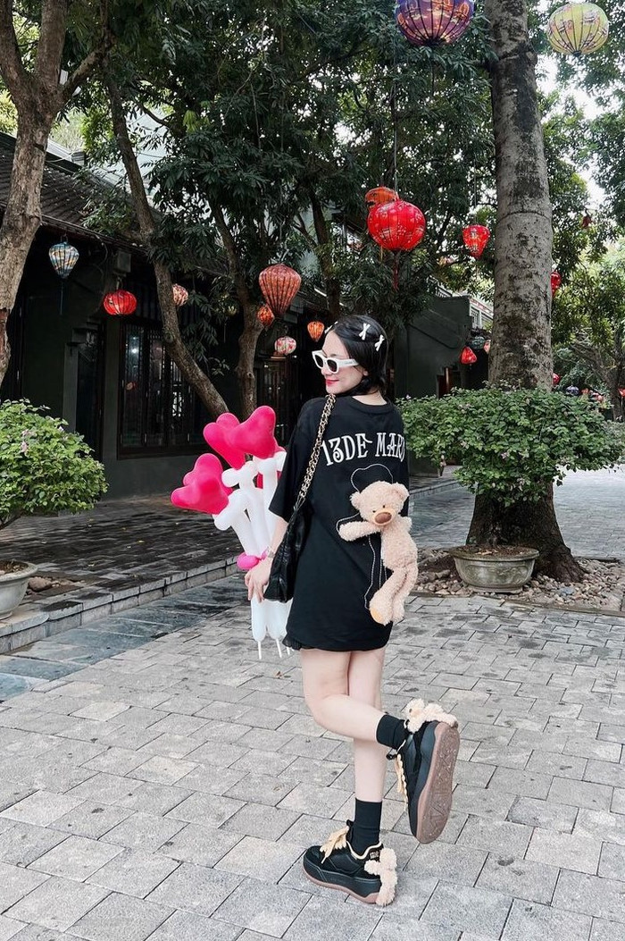  Diện trang phục nhí nhảnh, Hòa Minzy được netizen khen trẻ như 'gái 18' Ảnh 2
