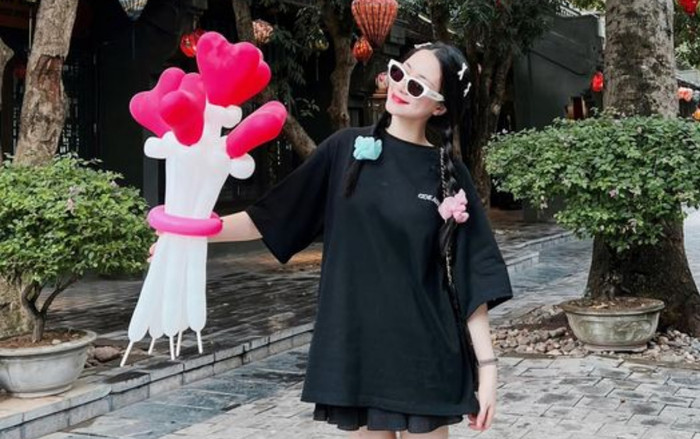 Diện trang phục nhí nhảnh, Hòa Minzy được netizen khen trẻ như 'gái 18' Ảnh 2