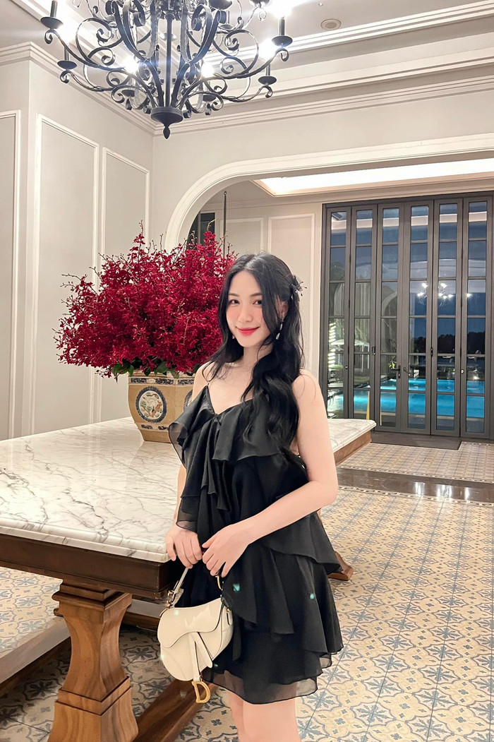  Diện trang phục nhí nhảnh, Hòa Minzy được netizen khen trẻ như 'gái 18' Ảnh 3