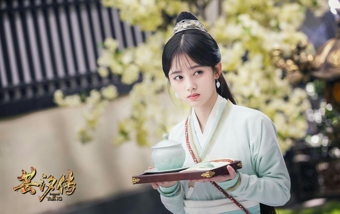 Cúc Tịnh Y vẫn chưa thể thuyết phục được khán giả với vai trò diễn viên. 