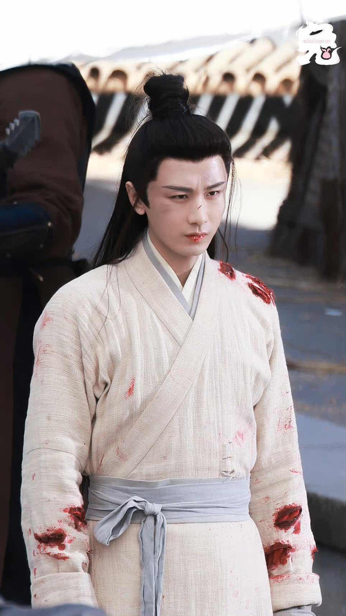 Thành Nghị phải lăn lộn không ít mới có những vai nam chính đầu tiên.