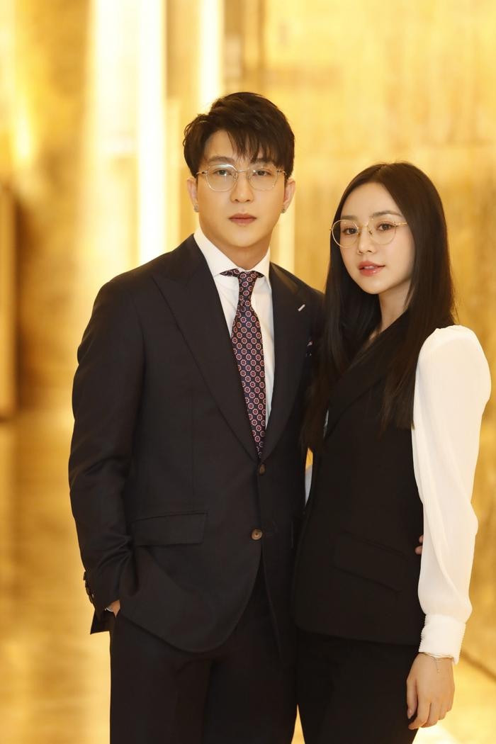 Trên kênh Tik Tok của Quỳnh Kool, những clip hậu trường quay chung với B Trần hút lượng tương tác rất cao.