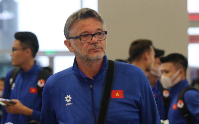 Đằng sau hợp đồng dài hạn của HLV Troussier Ảnh 2