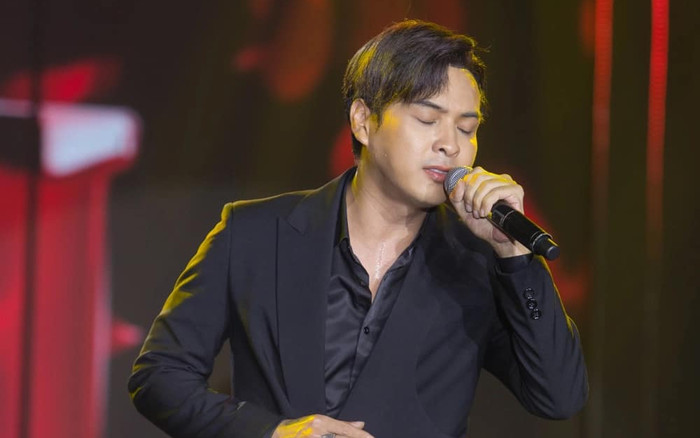 Hồ Quang Hiếu vừa hát vừa nhảy tưng bừng trên sân khấu, khán giả có mặt phản ứng ra sao? Ảnh 2