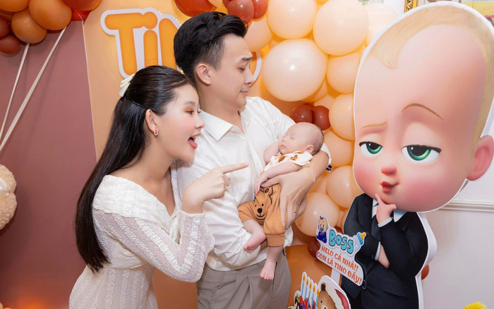 Gia đình Lê Âu Ngân Anh tổ chức tiệc đầy tháng hoành tráng cho quý tử, nhan sắc mẹ bỉm gây chú ý Ảnh 2