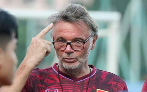 Vấn đề của HLV Troussier: Cần niềm tin hay thành tích? Ảnh 2