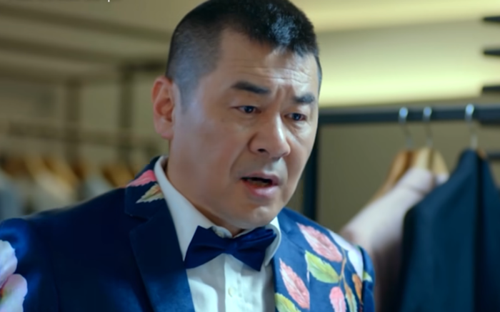 Khả Khả dẫn Hồng Hải đi thử đồ để chuẩn bị cho ngày trọng đại.