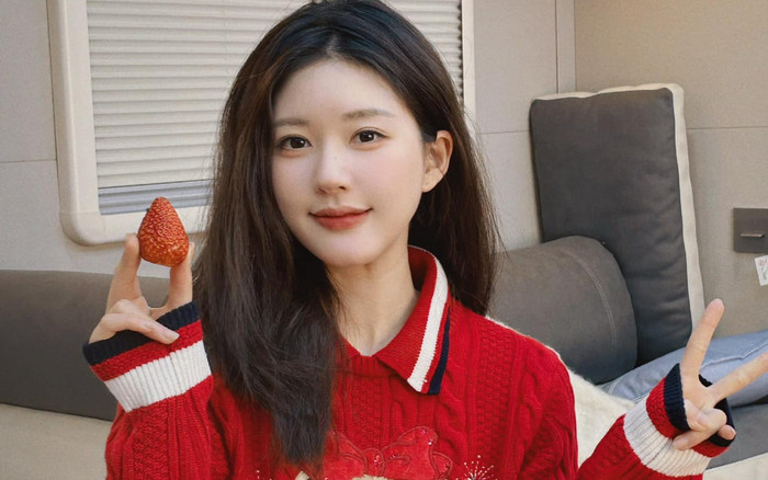 Triệu Lộ Tư gây tranh cãi vì cố tỏ ra dễ thương Ảnh 2