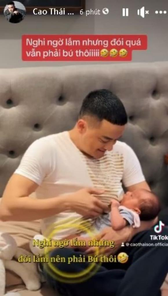 Cao Thái Sơn đăng tải đoạn clip khoe cận mặt quý tử đầu lòng. 