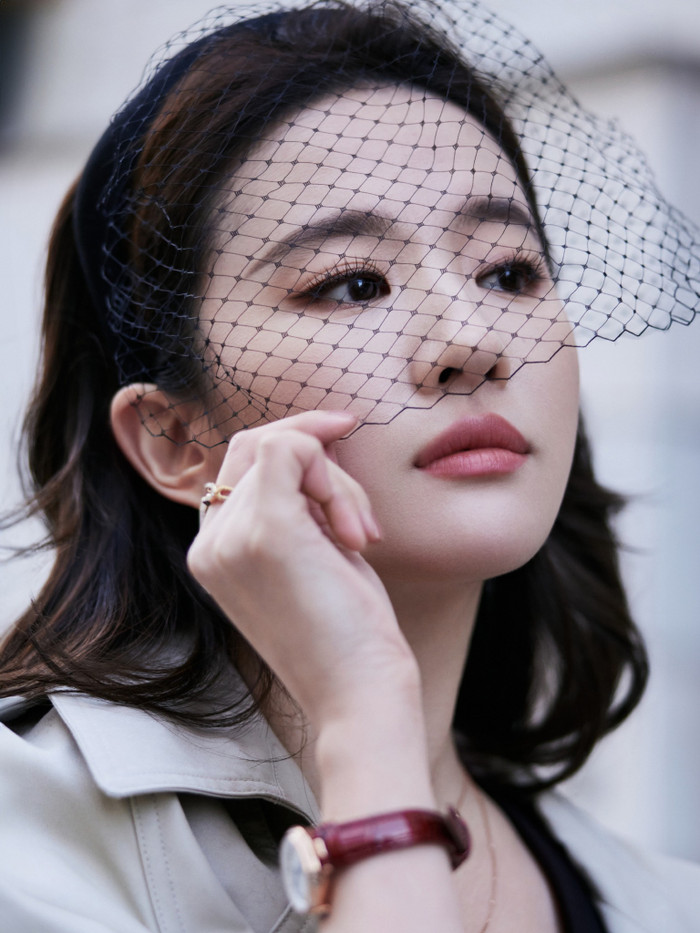 Lưu Diệc Phi lần đầu lộ diện sau tin vui về chung nhà với người tình lâu năm Ảnh 2