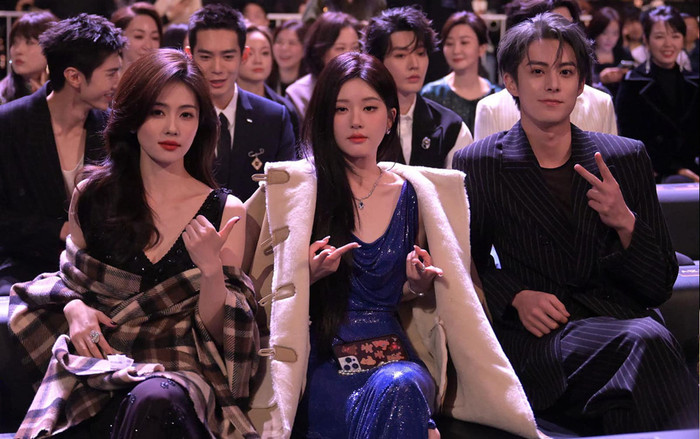 Loạt ảnh gây sốt tại Đêm hội Weibo: Dương Tử - Dương Mịch đọ sắc chưa bằng Tiêu Chiến – Lộ Tư tái hợp Ảnh 2