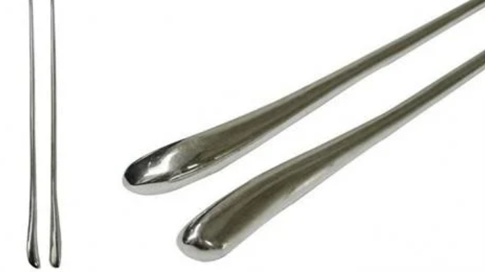 Đôi đũa bạc có giá 1.469 USD (hơn 32 triệu đồng).