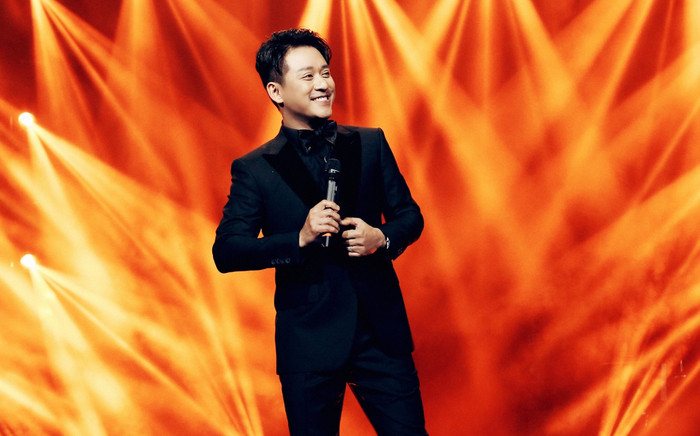 Tuấn Hưng tự 'phá hit' của mình trên sân khấu, hàng trăm khán giả đồng loạt phản ứng sau khi nghe Ảnh 2