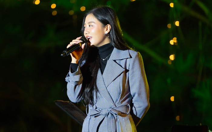 Văn Mai Hương đặt câu hỏi cho khán giả trên sân khấu, cái kết ra sao khiến nữ ca sĩ phải 'giật mình'? Ảnh 2