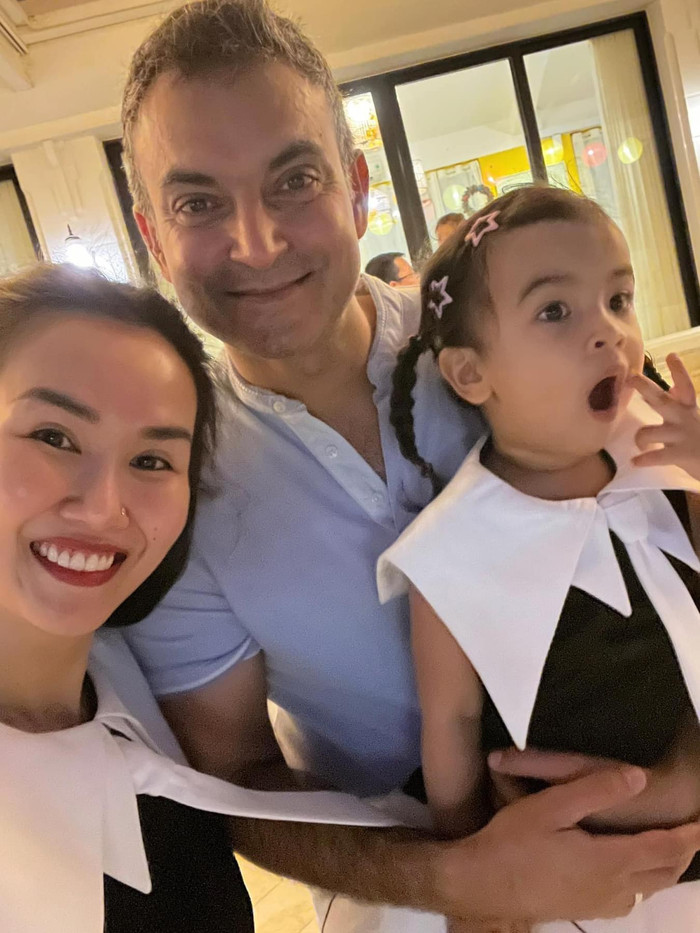 Sau 5 năm về chung nhà, có thể thấy tài sản lớn nhất mà 2 vợ chồng có được chính là bé Moon.