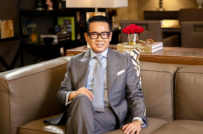 Nhà thiết kế Thái Công rao bán nhiều món đồ giá trị trên TikTok gây sốt mạng xã hội.