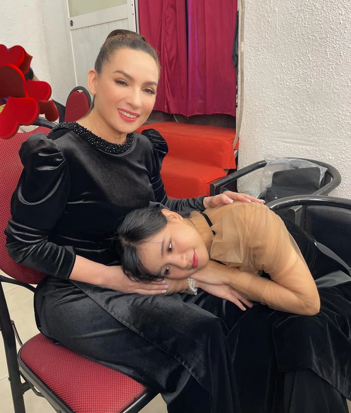 Quỳnh Trang - Phi Nhung. 